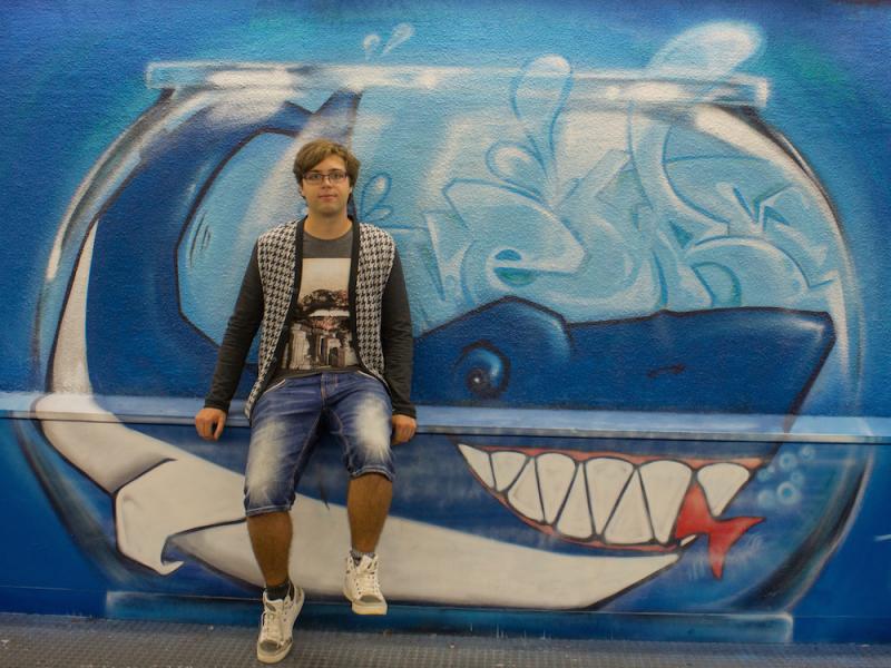 Io davanti ad un graffito bellissimo (Ravenna)